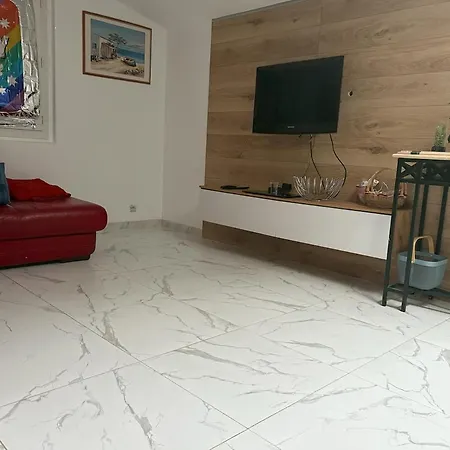 Spacious 2 Bedroom Апартаменты *